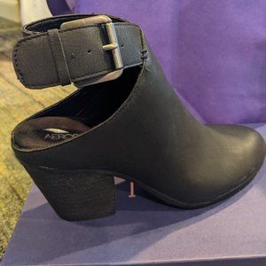 Aerosoles Size 7.5 open heel booties